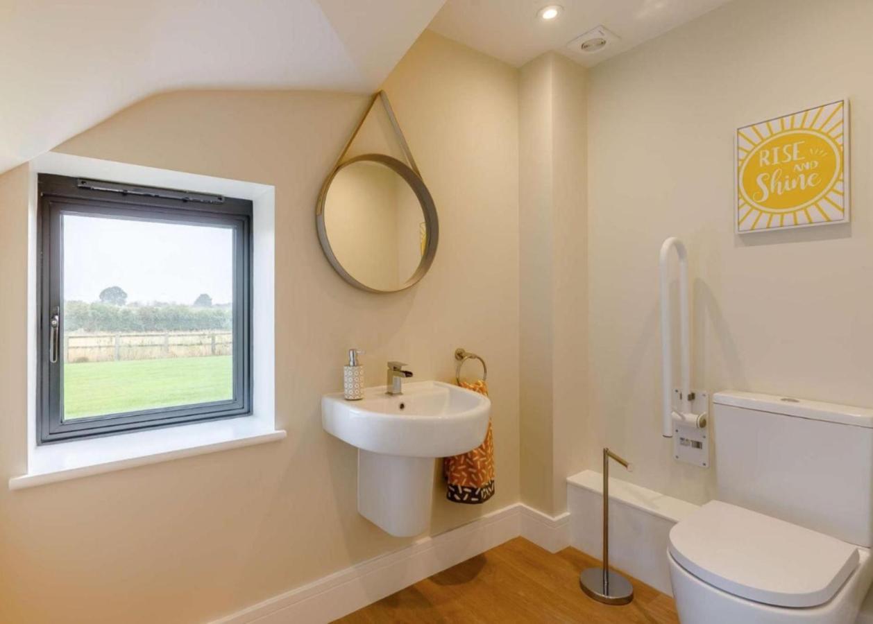 Fawn Cottage Disabled Adapted 3 Bedroom Hot Tub Coughton Dış mekan fotoğraf
